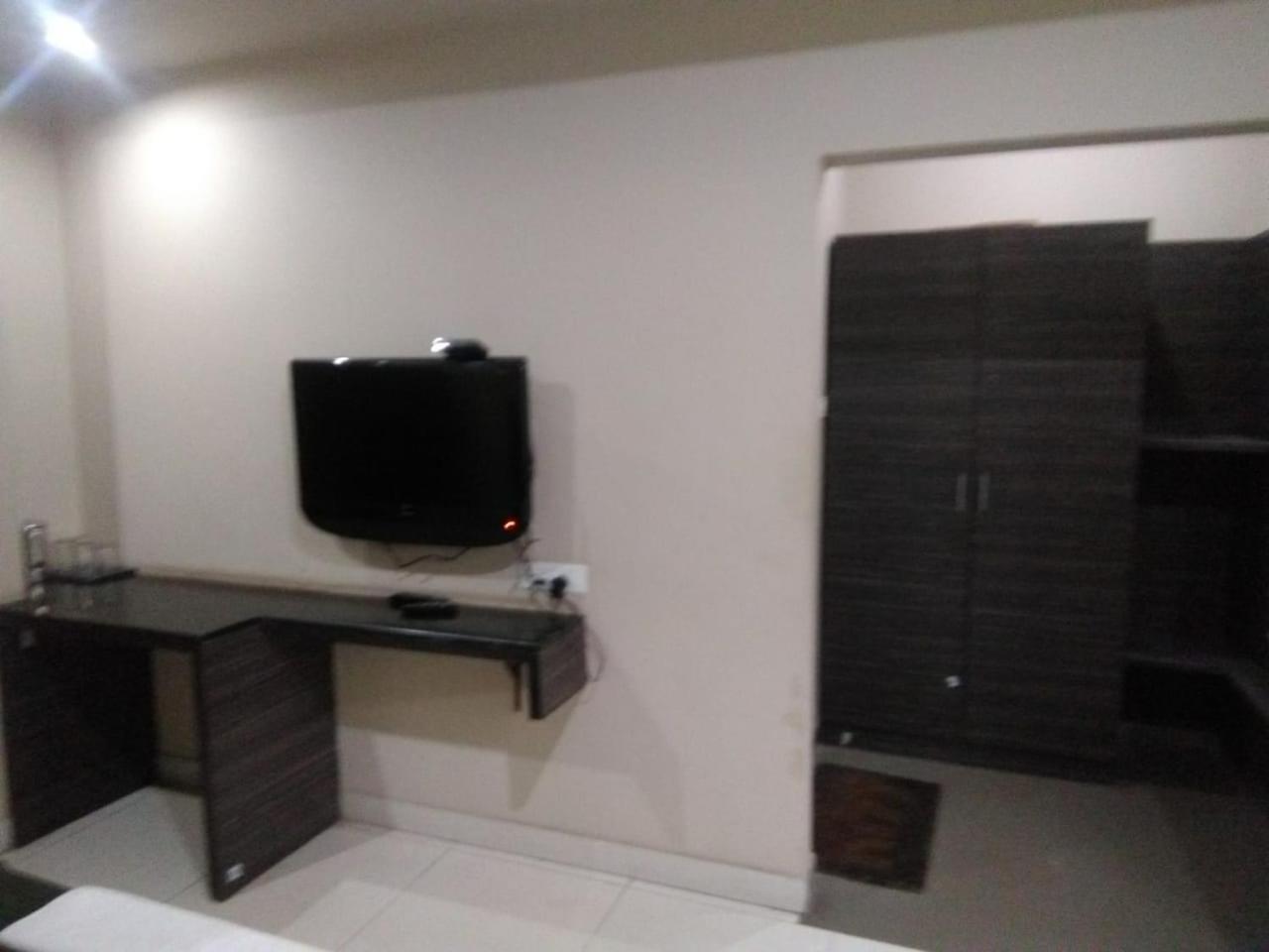 Iroomz Hoysala Residency Bellary Exterior foto